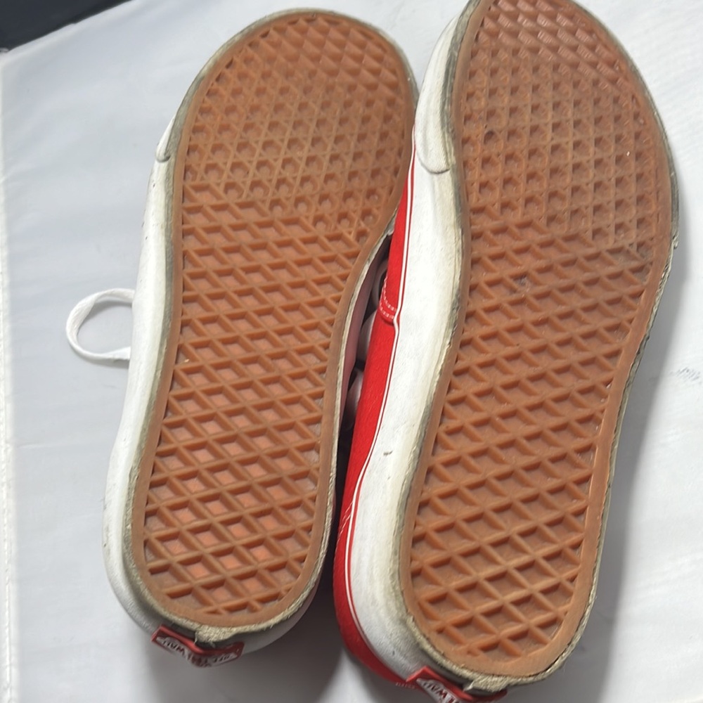 Red Vans classic, men’s 10 - Picture 4 of 5